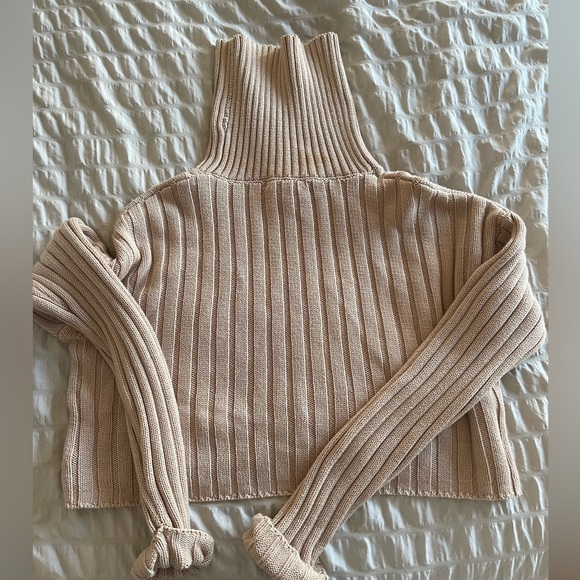 Turtle Neck Cropped Sweater - Picture 1 of 5